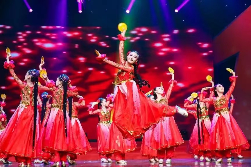 20220521204410_24179.jpg 跳好中国舞 学生参加 全球华人青少年舞蹈大会.jpg