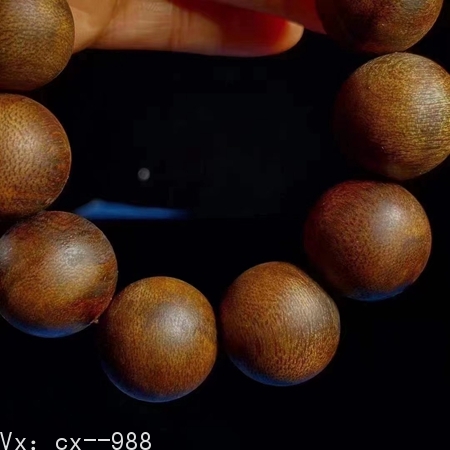 佩戴沉香手串有哪些好处？为什么很多有品位的人都喜欢它？