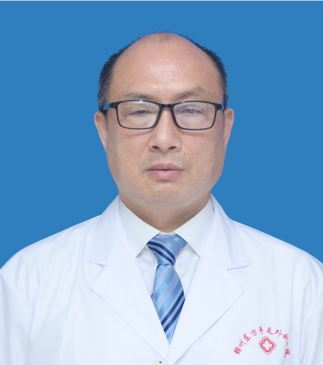 蓝萌  内科 科主任