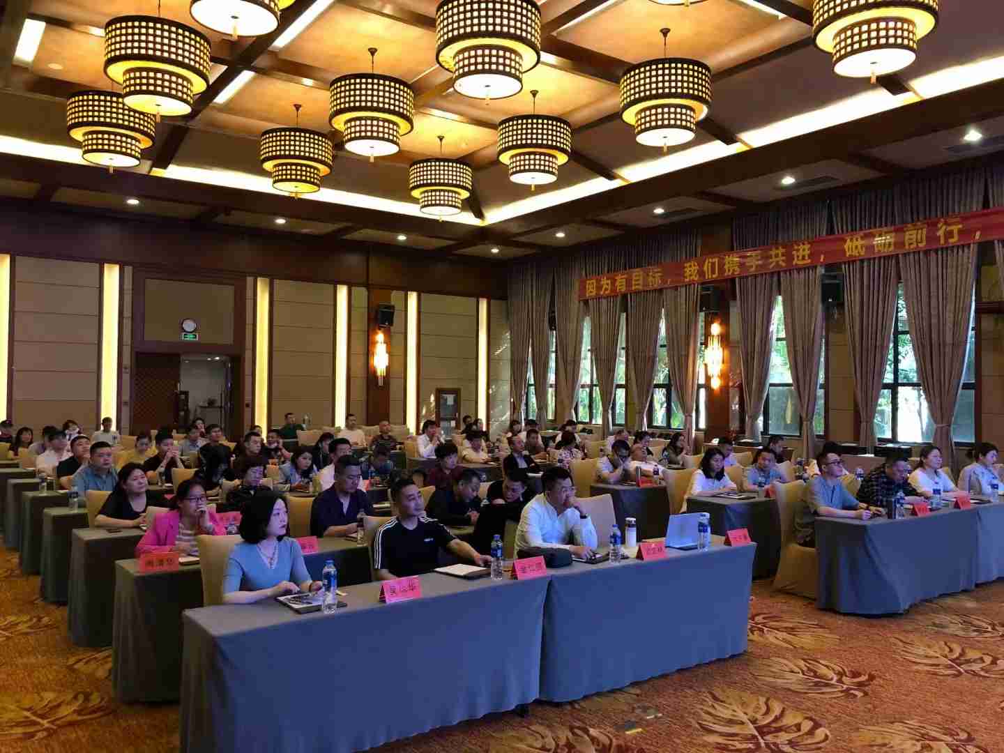 国威2021年代理商大会-2.jpg