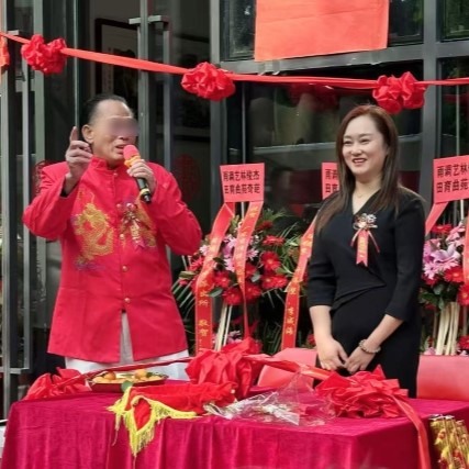 海霞律师代表律所应邀参加委托人粤剧团重新开张仪式