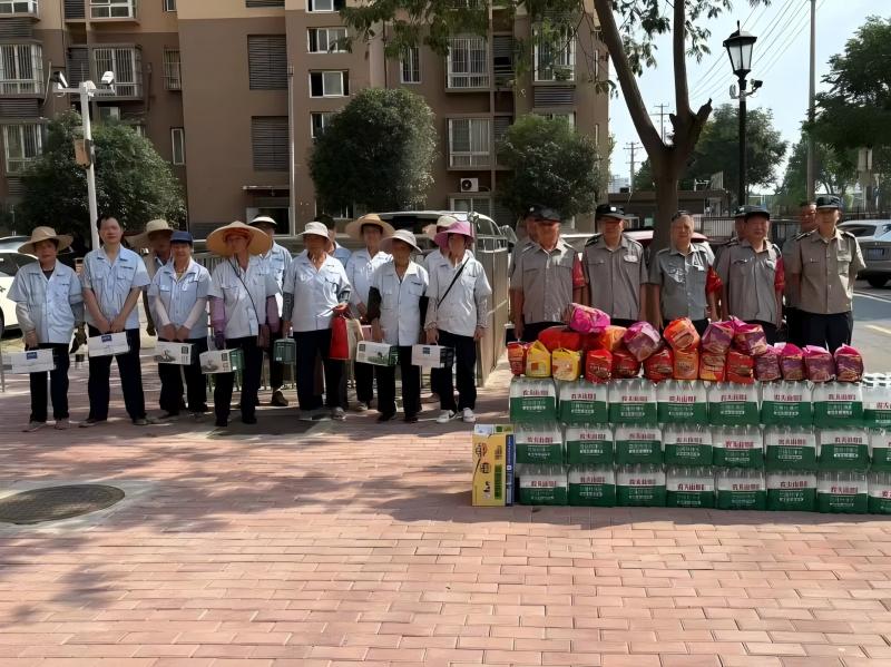 炎夏送清凉·驿站暖民心