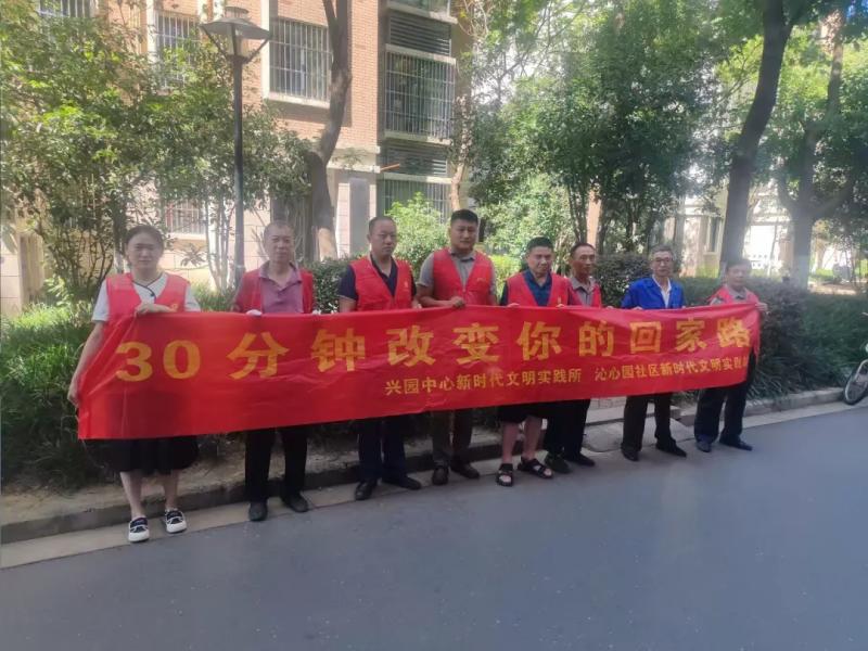 凝心聚力战酷暑，环境提升护家园