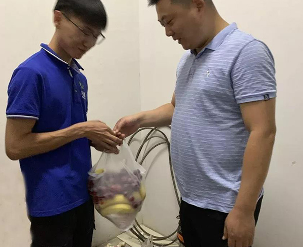 夏日送清凉 情系暖人心