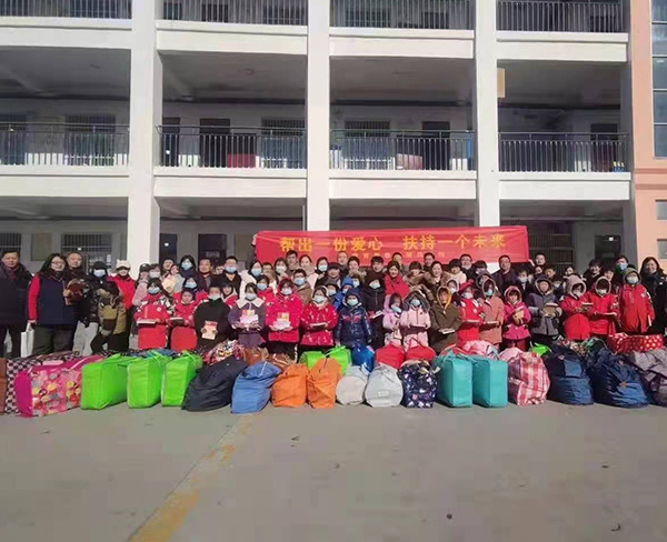 资助贫困学生