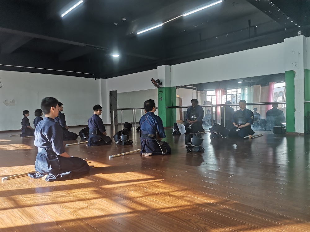 东莞剑道,东莞道场,剑道,东莞道馆 祝贺我馆剑士：钟一藩，郭展宏，艾玉聪剑道一级达成；陈万里，刘泽涛，邓秀芳剑道七级达成！希以上剑士再接再厉，争取更好成绩！  东莞剑道,东莞道场,剑道,东莞道馆  东莞剑道,东莞道场,剑道,东莞道馆  东莞剑道,东莞道场,剑道,东莞道馆