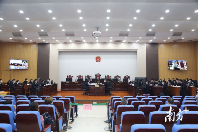 林镜泉等16人涉黑附带民事公益诉讼案庭审现场.jpg
