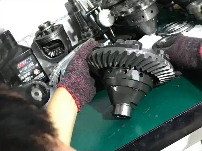 裝載機(jī)驅(qū)動橋的常見故障與排除方法