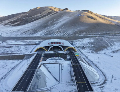 穿天山连南北疆！世界最长高速公路隧道通车