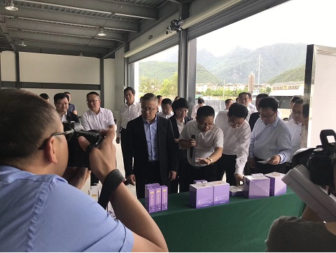 衢州市委书记考察公司中药材初加工项目