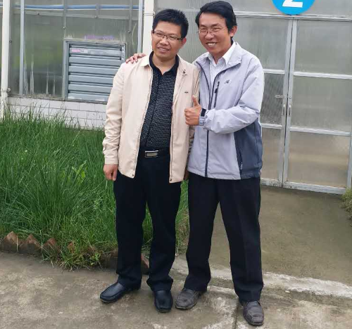 台商来康养健公司考察签订出口合同