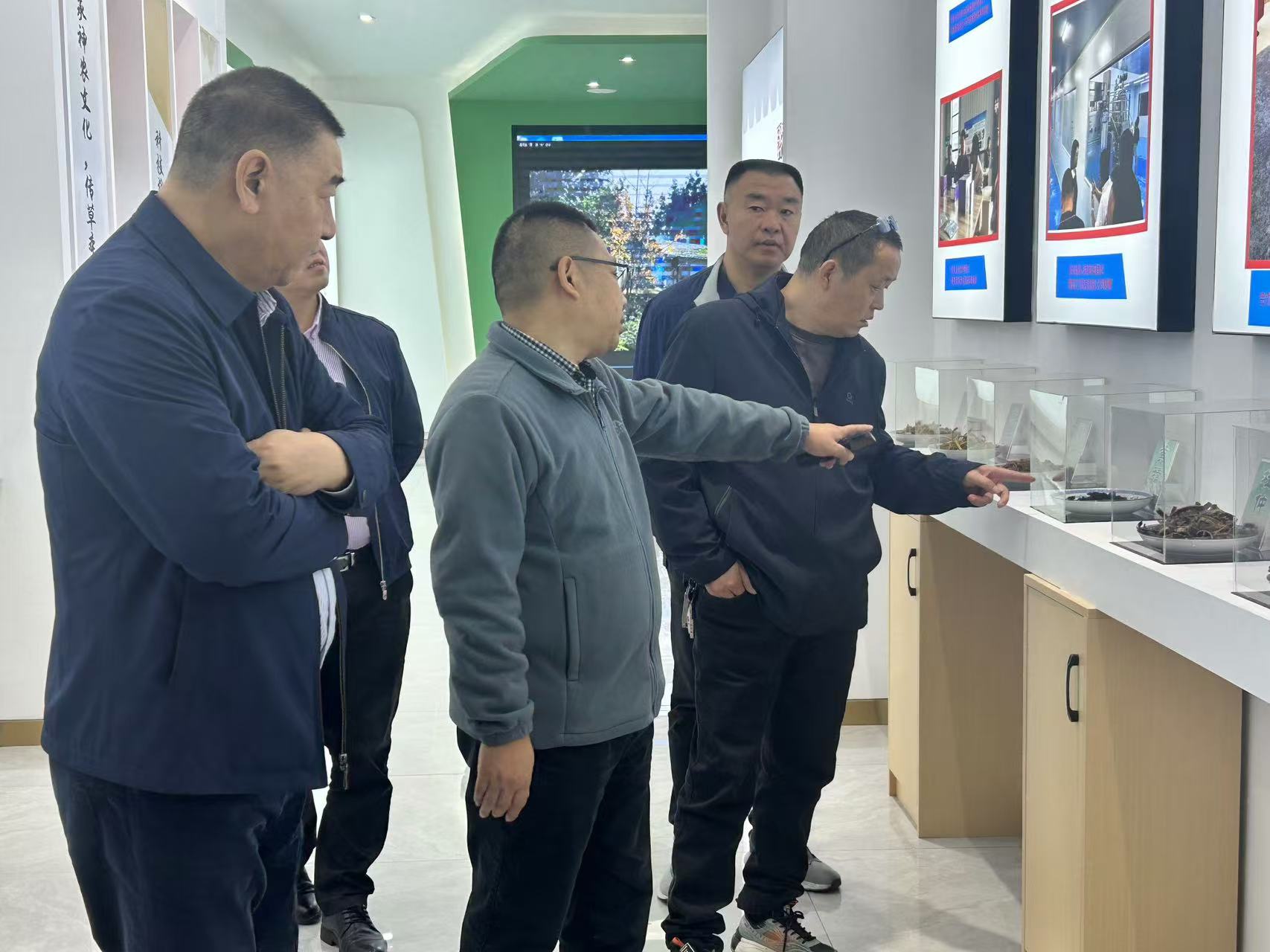 中国医药集团代表团队莅临公司调研