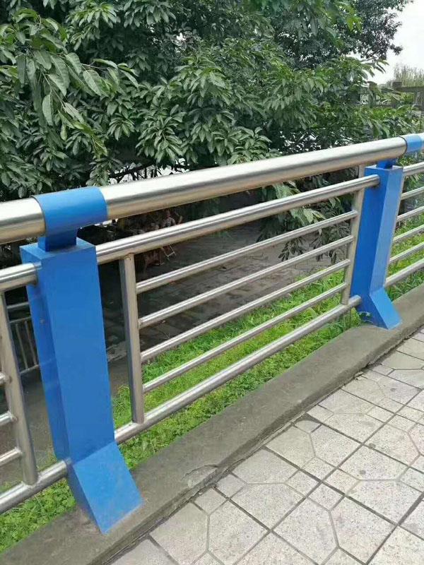 镀锌管桥梁护栏价格的提升和背后的价值体现