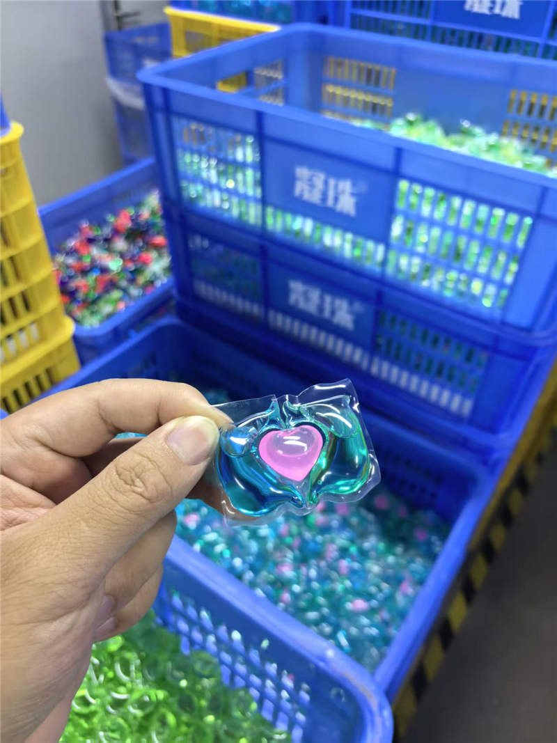 洗衣凝珠生产车间