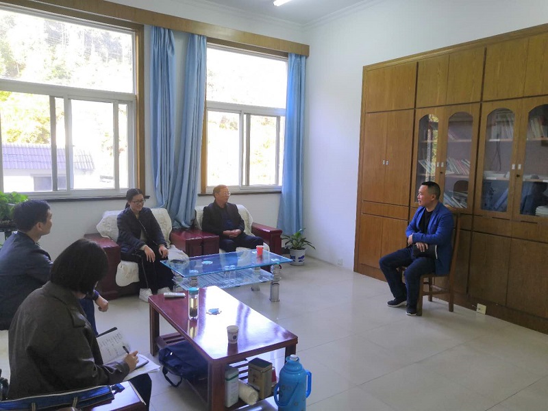微信图片_20201103储茂恒一行到仙寓走访委员.jpg