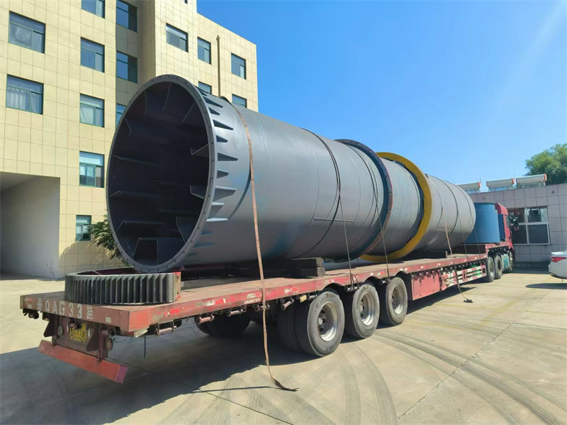 How do different types of organic fertilizer equipment function in production?