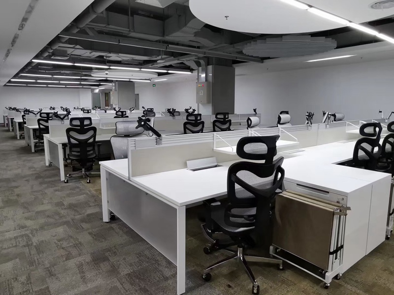 现代科技公司开放区办公桌椅风格鉴赏