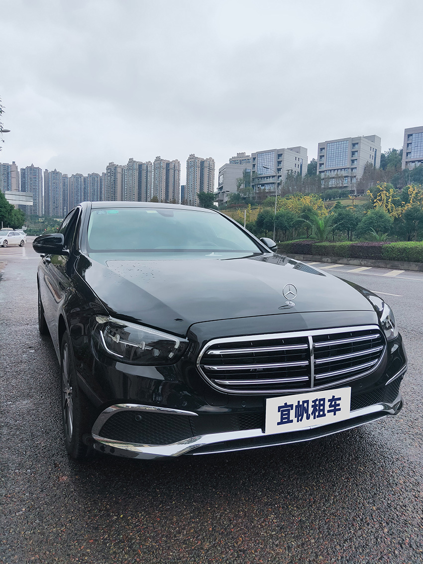 奔驰E系.jpg
