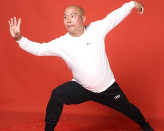 王国强