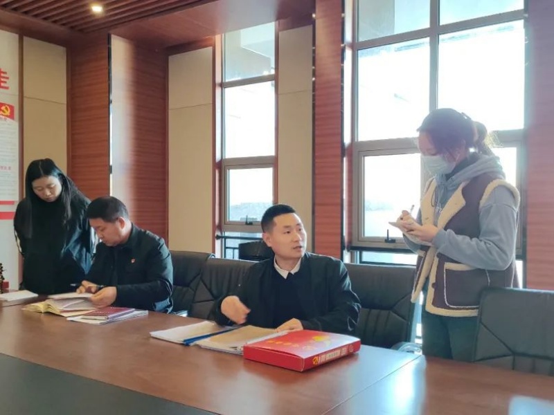 登封市教育局机关党委领导到少林友谊学校督导党建工作