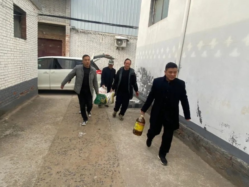 少林友谊学校走访慰问老党员