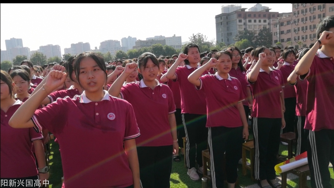 学生宣誓.jpg