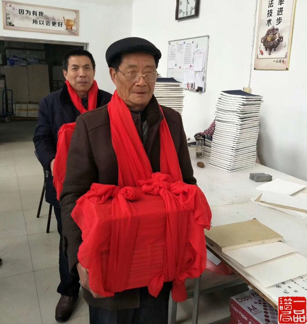 红巾披带.jpg