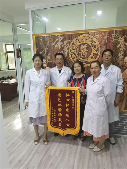 患者送锦旗.jpg