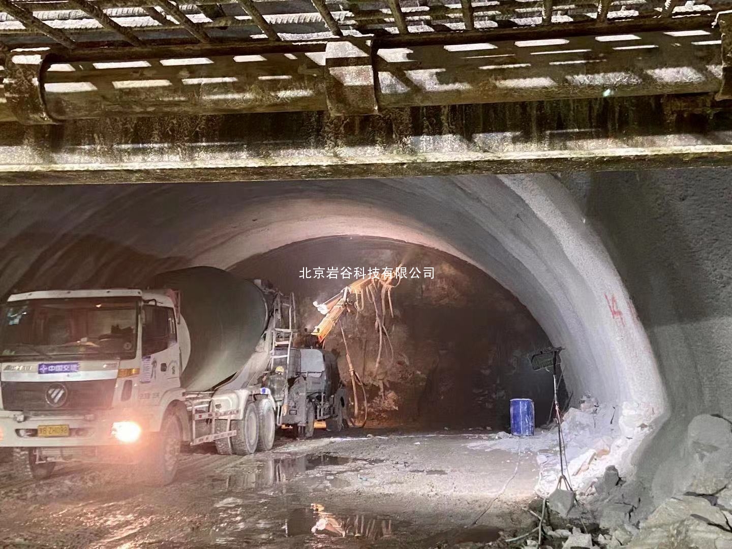 京秦高速黄土峪隧道