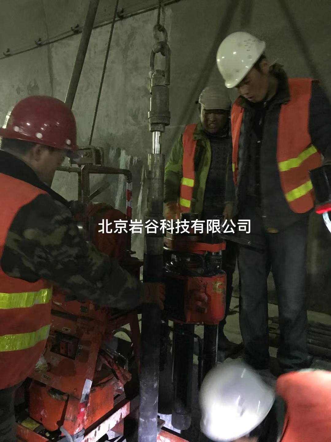 某高铁隧道运营期水压致裂法地应力测试